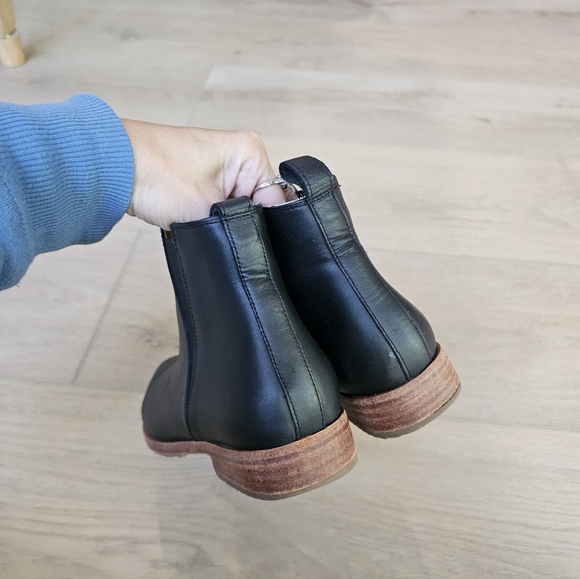 Nisolo Peruvian Leather Eva Everyday Chelsea Boots - Picture 10 of 16